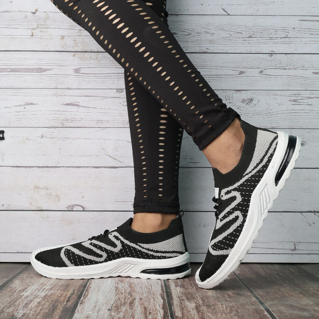 Everyday Knit Runner — Strider, in use